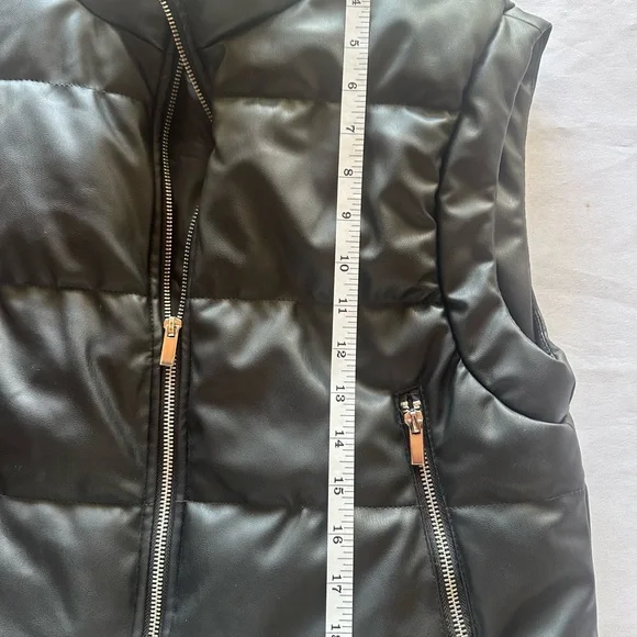 Zara Black Puffer Vest with Zipper Details - Picture 3 of 6